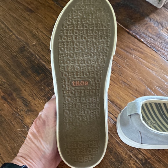 Like New Taos Tennis Shoes - Picture 4 of 5